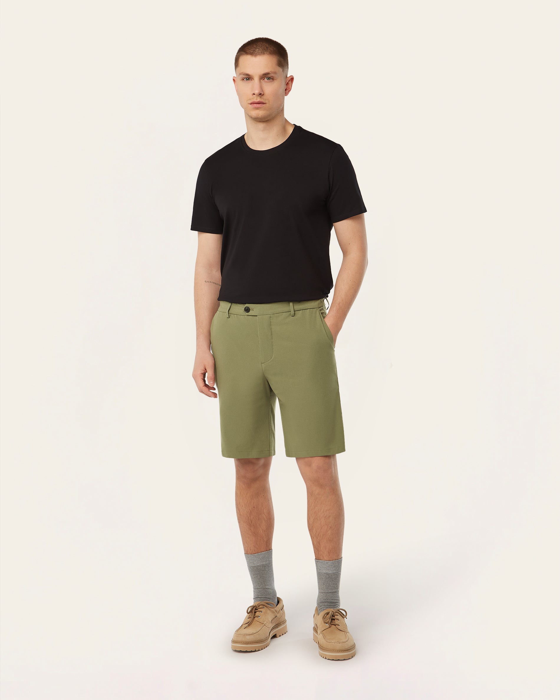 Light-weight shorts olive
